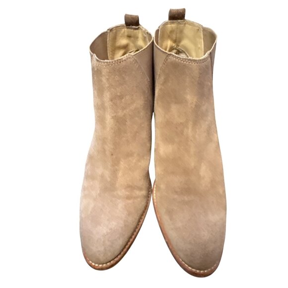 Charles by Charles David Suede Chelsea Ankle Boots Beige Heel sz 10 - Picture 4 of 7